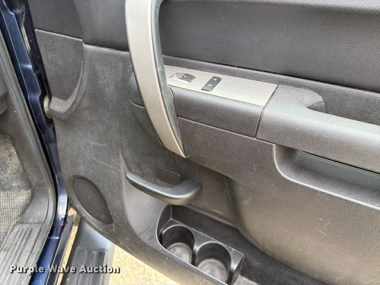 image for item NA9517 2010 Chevrolet Silverado 1500 pickup truck