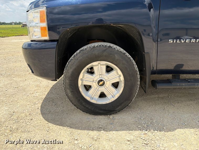 image for item NA9517 2010 Chevrolet Silverado 1500 pickup truck
