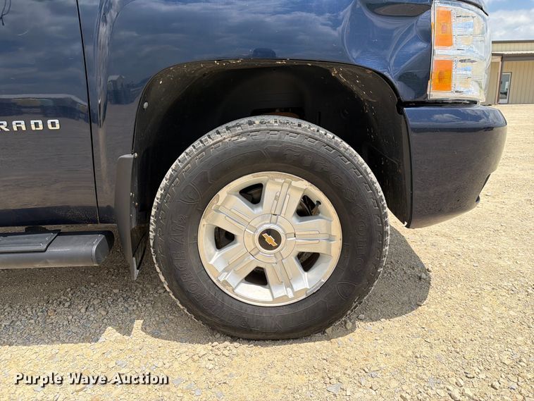 image for item NA9517 2010 Chevrolet Silverado 1500 pickup truck