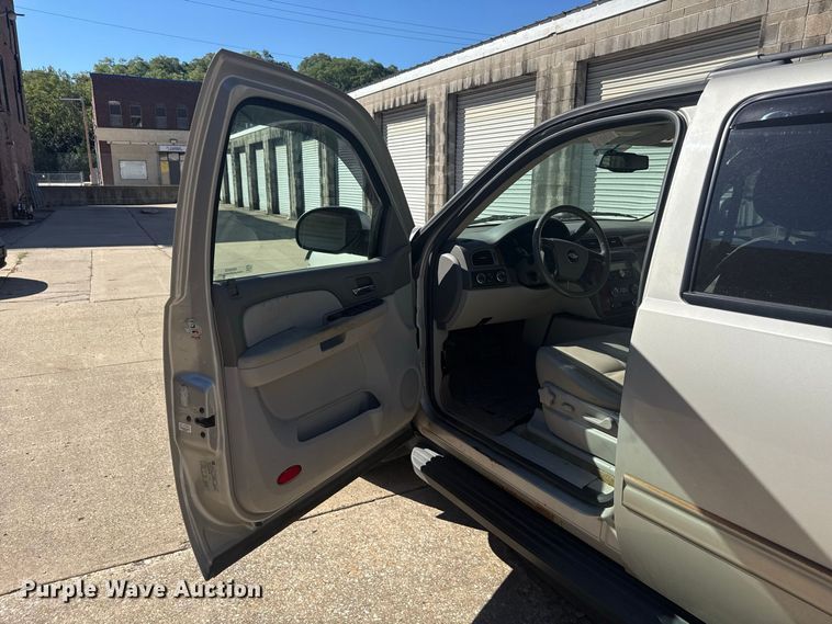 image for item ND9555 2009 Chevrolet Suburban SUV