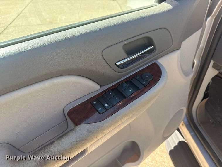 image for item ND9555 2009 Chevrolet Suburban SUV