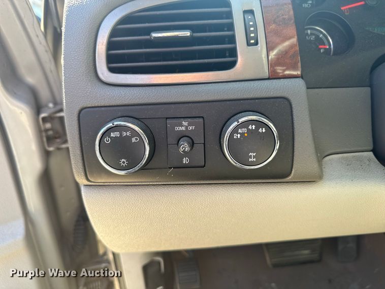 image for item ND9555 2009 Chevrolet Suburban SUV