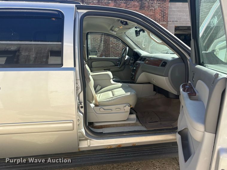 image for item ND9555 2009 Chevrolet Suburban SUV