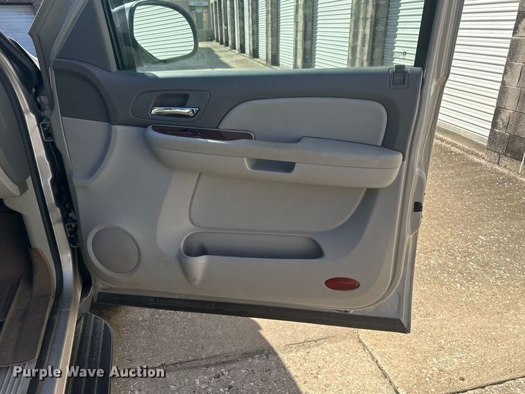 image for item ND9555 2009 Chevrolet Suburban SUV