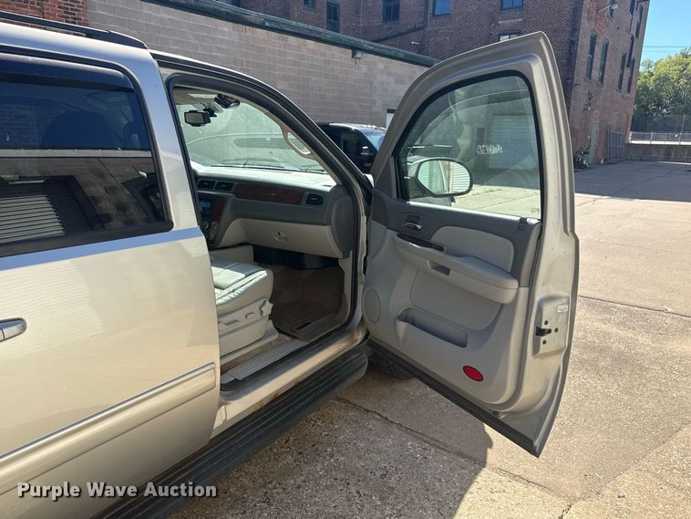 image for item ND9555 2009 Chevrolet Suburban SUV