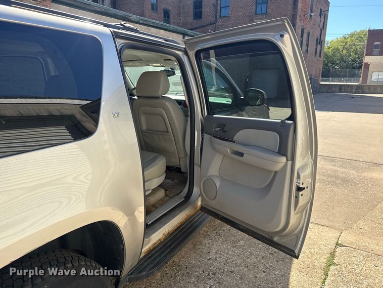 image for item ND9555 2009 Chevrolet Suburban SUV