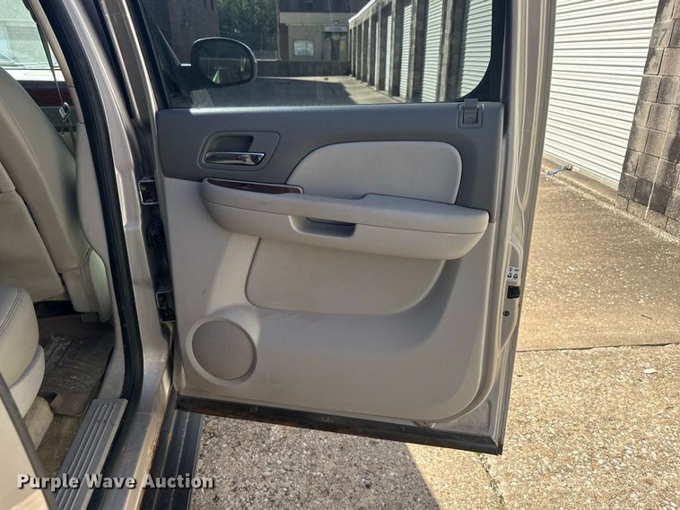 image for item ND9555 2009 Chevrolet Suburban SUV