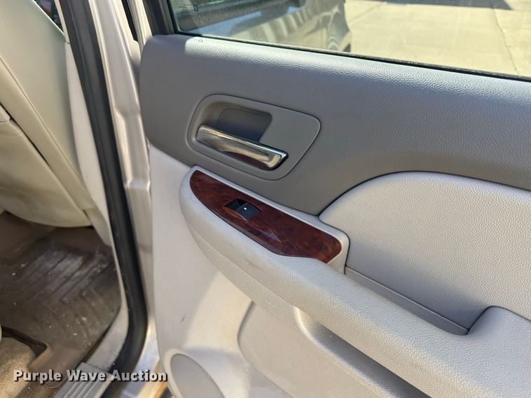 image for item ND9555 2009 Chevrolet Suburban SUV