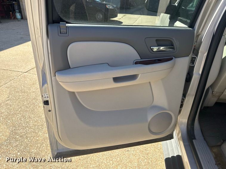 image for item ND9555 2009 Chevrolet Suburban SUV