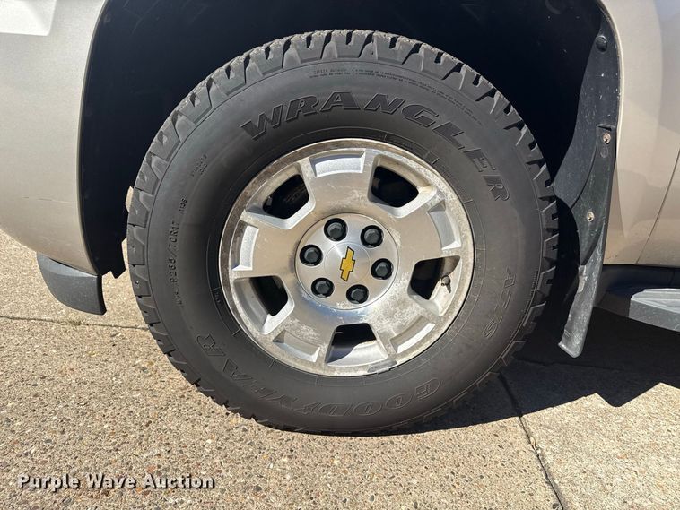 image for item ND9555 2009 Chevrolet Suburban SUV
