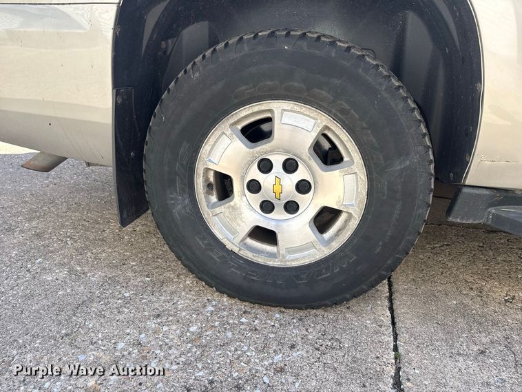image for item ND9555 2009 Chevrolet Suburban SUV