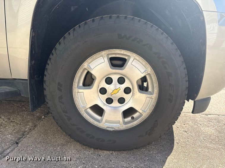 image for item ND9555 2009 Chevrolet Suburban SUV