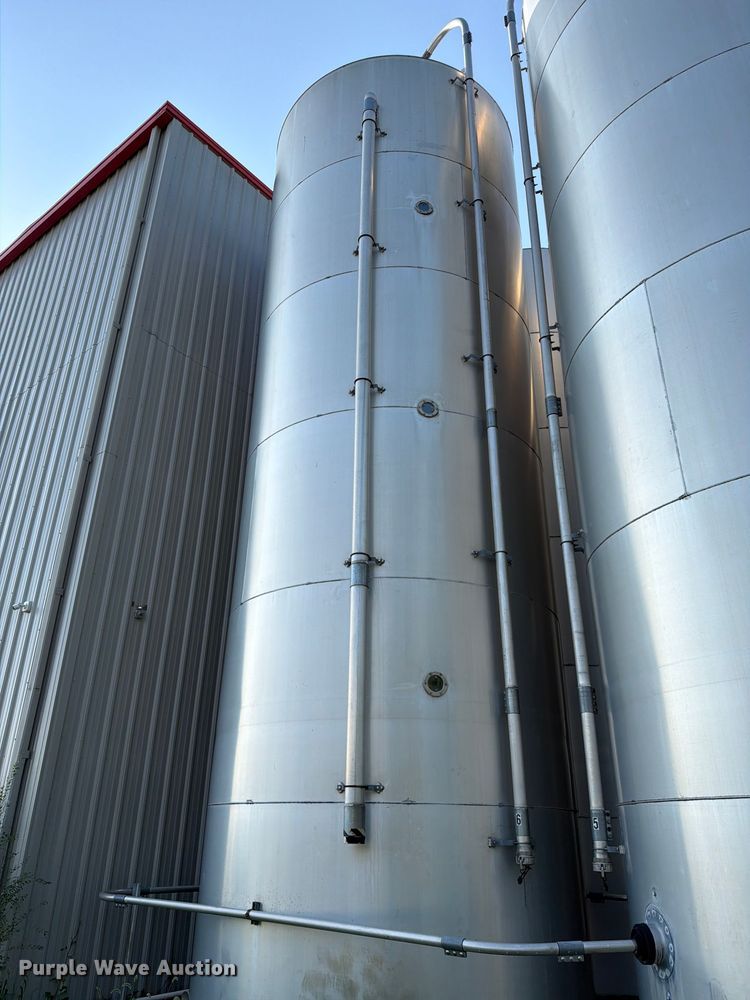 image for item NF9526 (2) Columbian TecTank silos