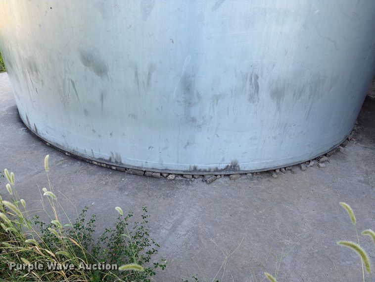 image for item NF9526 (2) Columbian TecTank silos