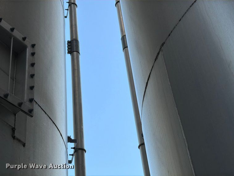 image for item NF9526 (2) Columbian TecTank silos