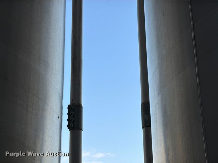 image for item NF9526 (2) Columbian TecTank silos