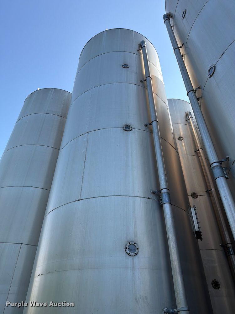 image for item NF9527 (2) Columbian TecTank silos