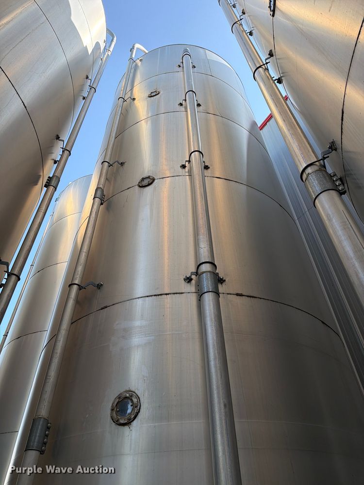 image for item NF9527 (2) Columbian TecTank silos