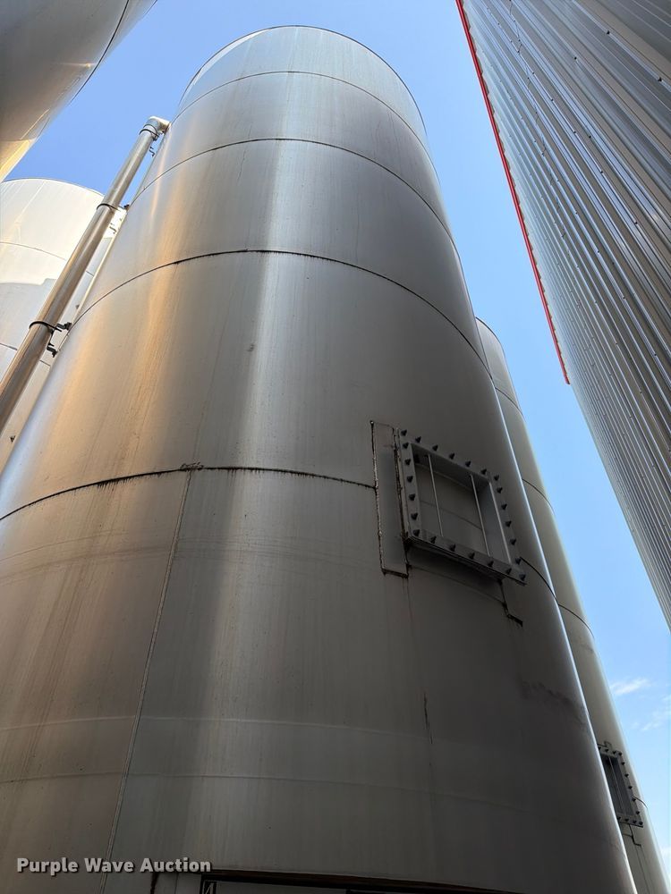 image for item NF9527 (2) Columbian TecTank silos