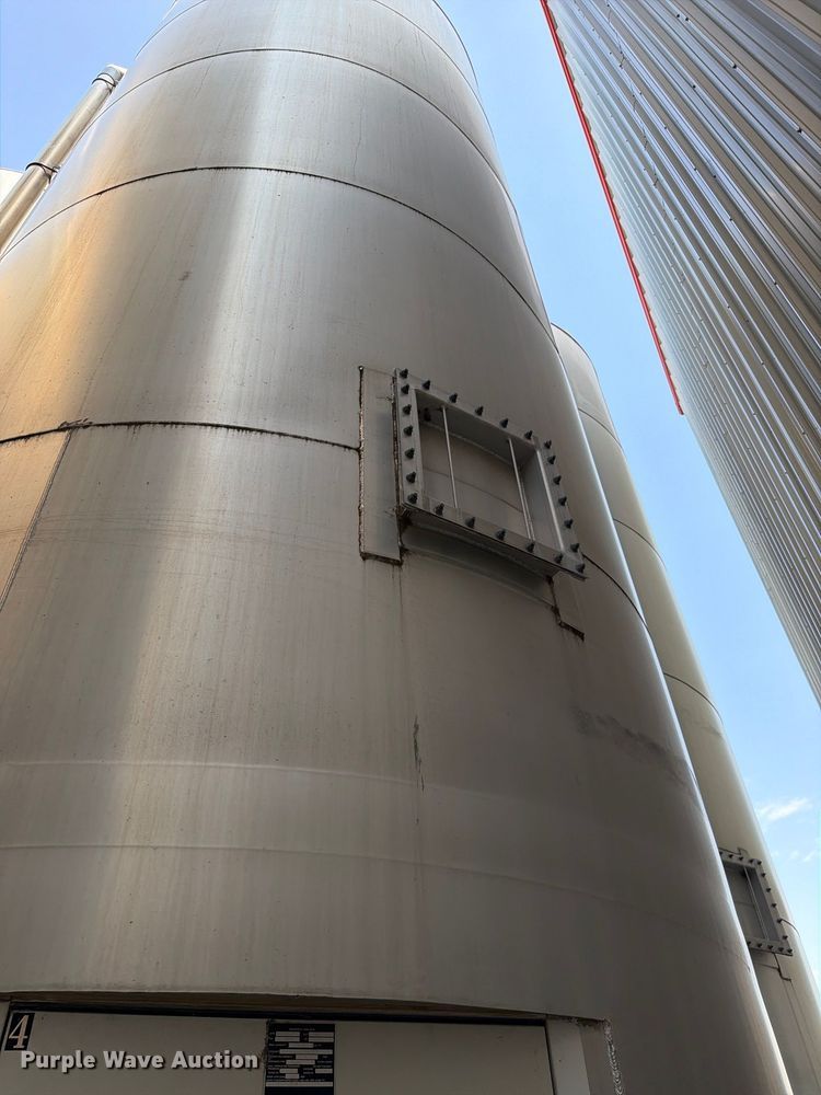 image for item NF9527 (2) Columbian TecTank silos