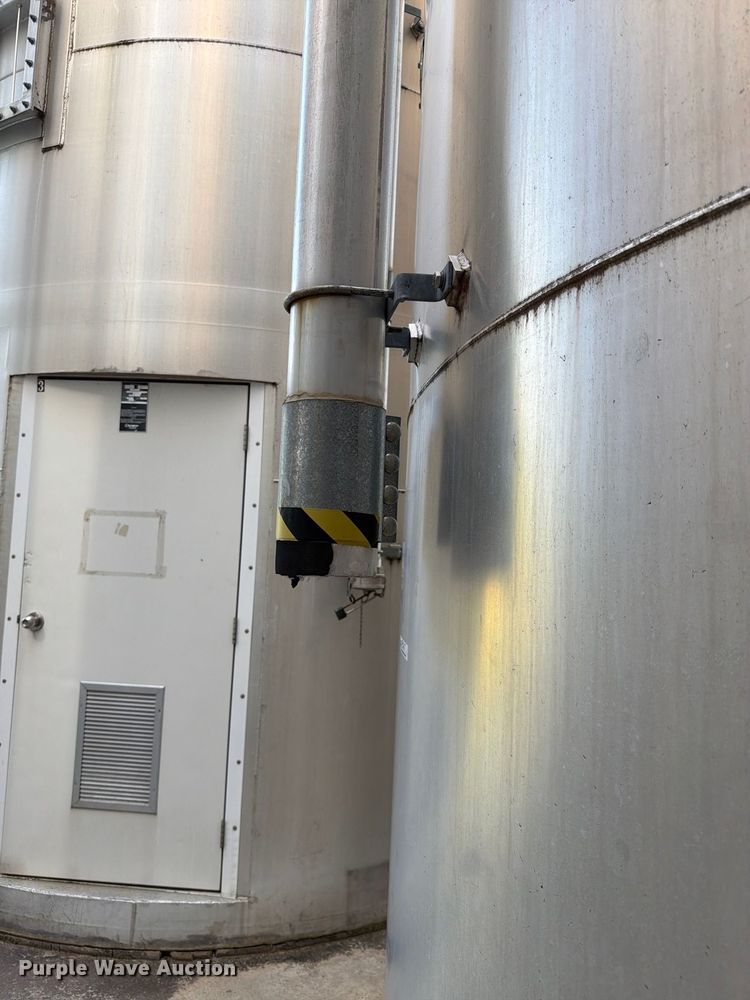 image for item NF9527 (2) Columbian TecTank silos