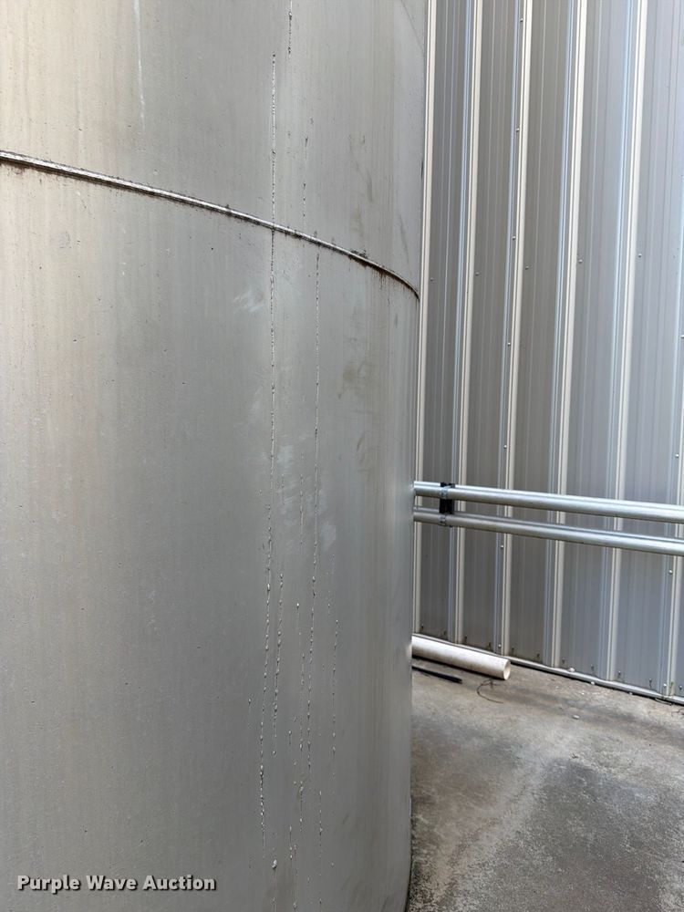 image for item NF9527 (2) Columbian TecTank silos