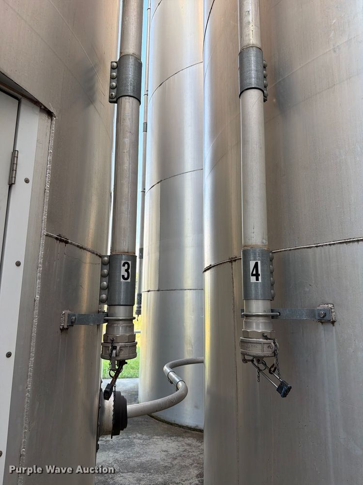 image for item NF9527 (2) Columbian TecTank silos