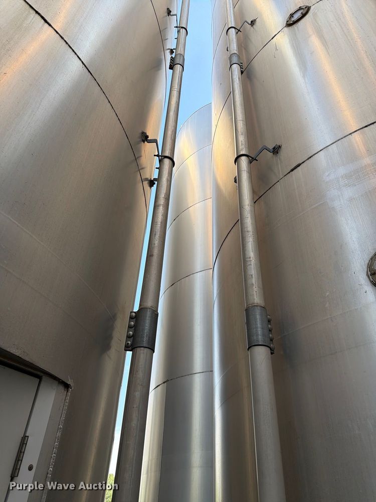 image for item NF9527 (2) Columbian TecTank silos