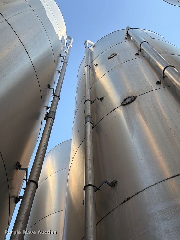 image for item NF9527 (2) Columbian TecTank silos