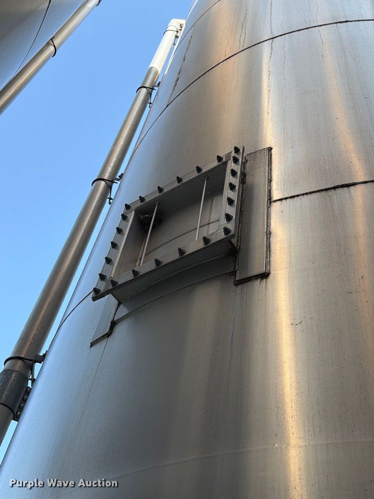image for item NF9527 (2) Columbian TecTank silos