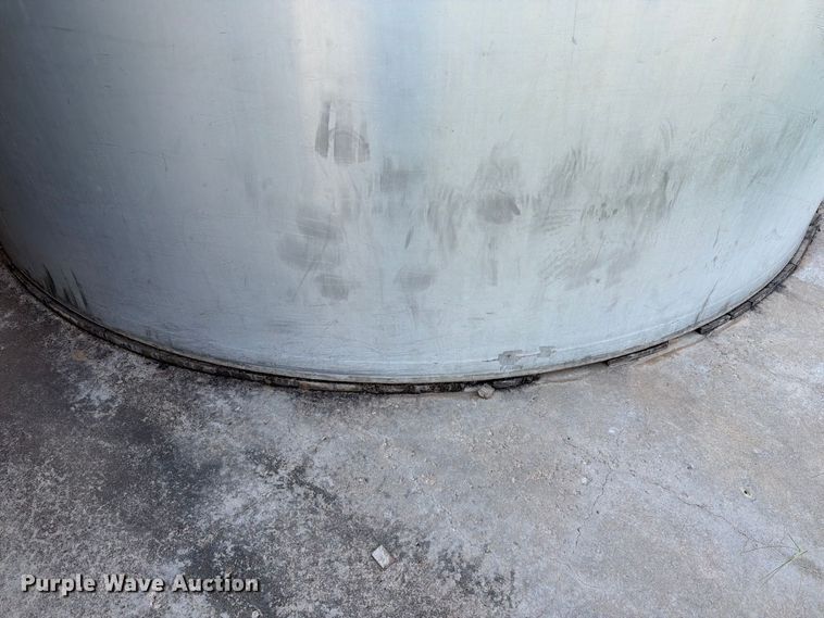 image for item NF9527 (2) Columbian TecTank silos