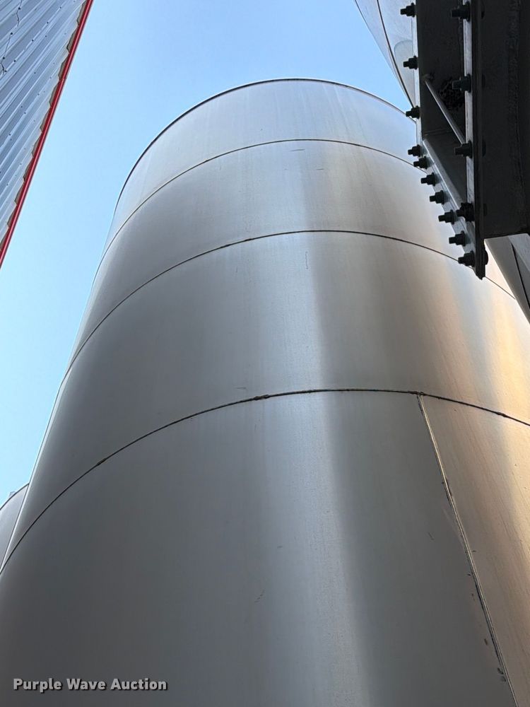 image for item NF9527 (2) Columbian TecTank silos