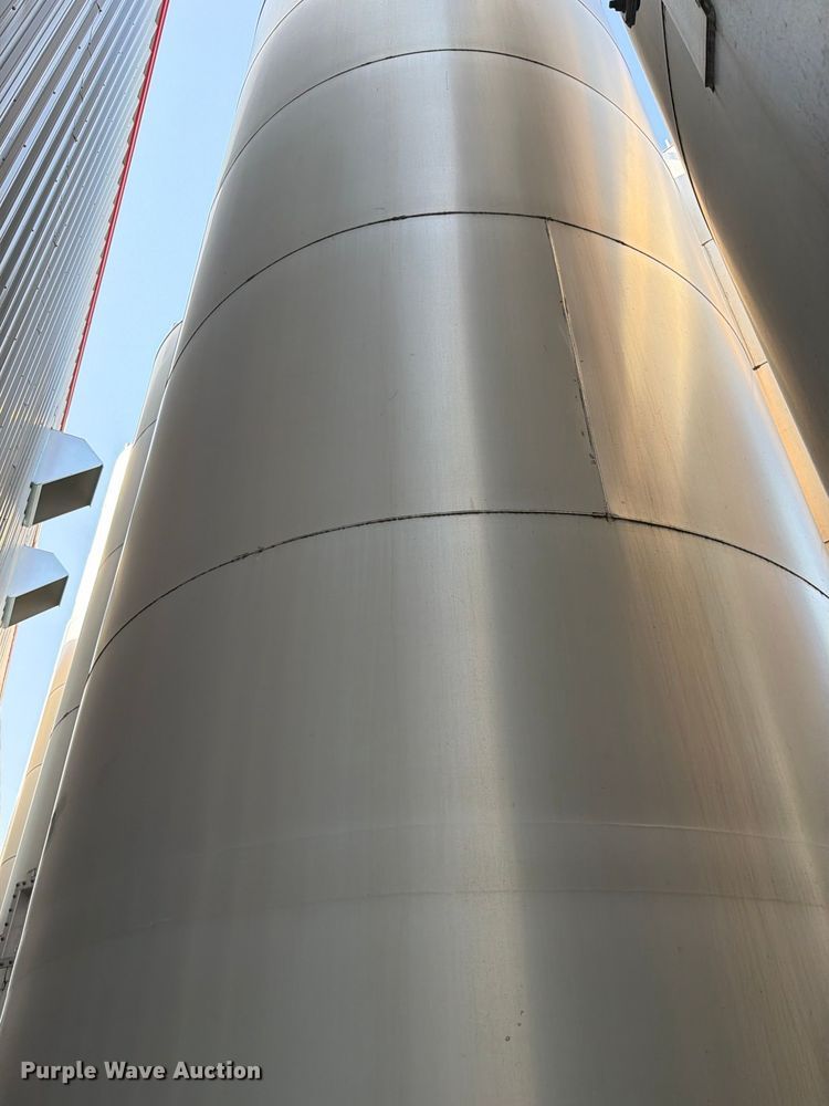 image for item NF9527 (2) Columbian TecTank silos