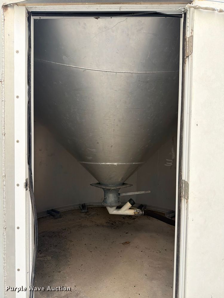 image for item NF9527 (2) Columbian TecTank silos