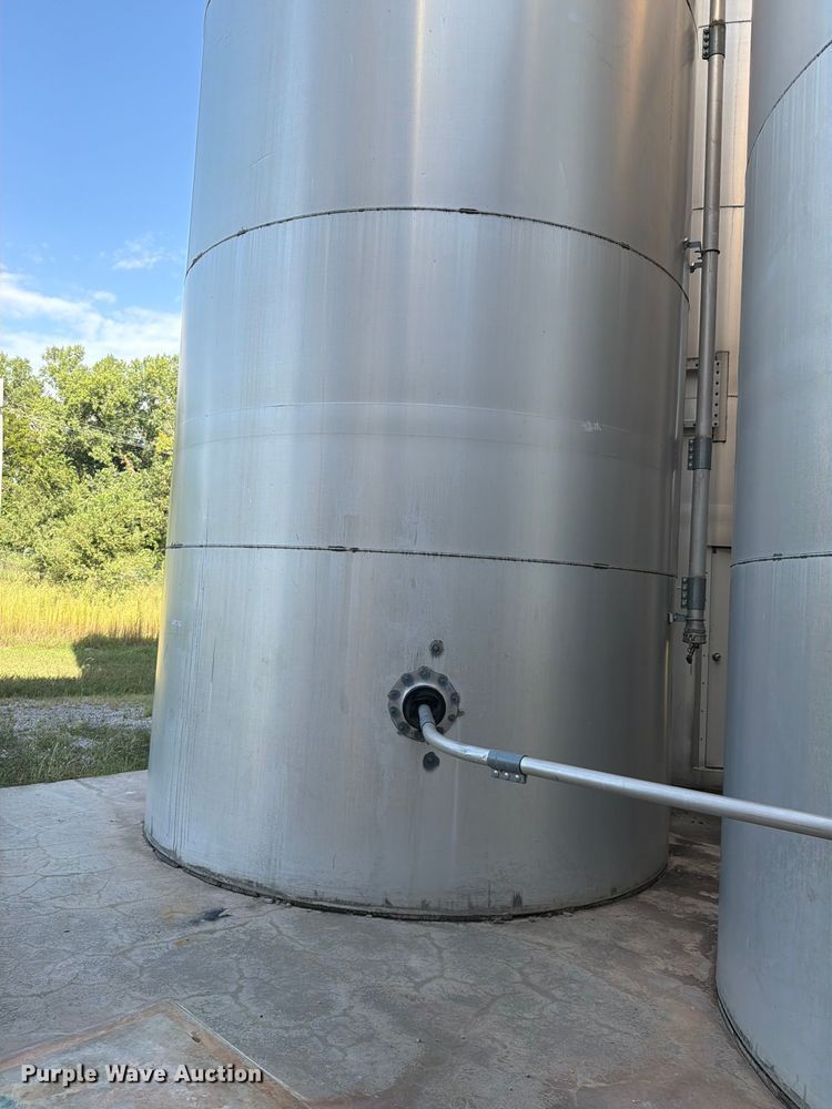 image for item NF9528 (2) Columbian TecTank silos