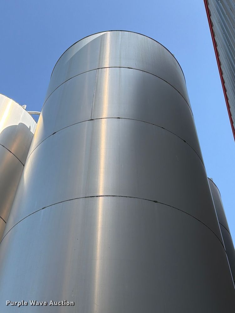 image for item NF9528 (2) Columbian TecTank silos