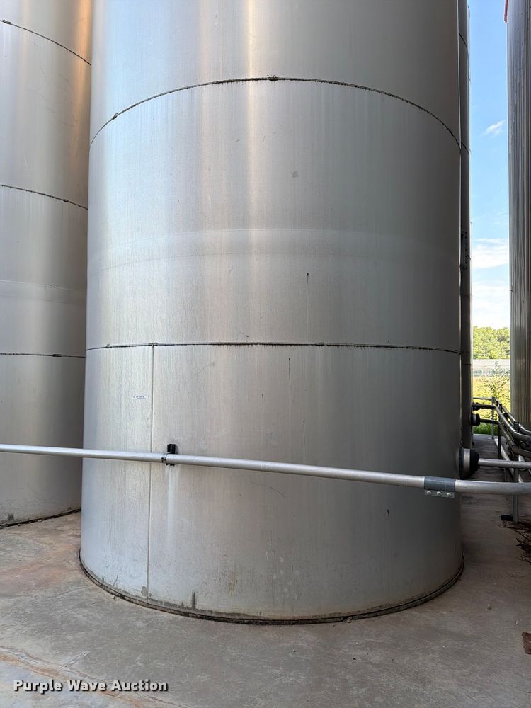 image for item NF9528 (2) Columbian TecTank silos