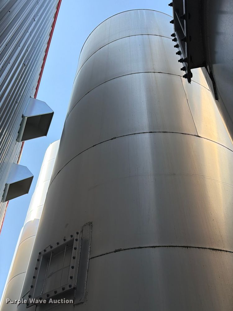 image for item NF9528 (2) Columbian TecTank silos