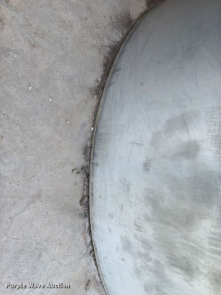 image for item NF9528 (2) Columbian TecTank silos