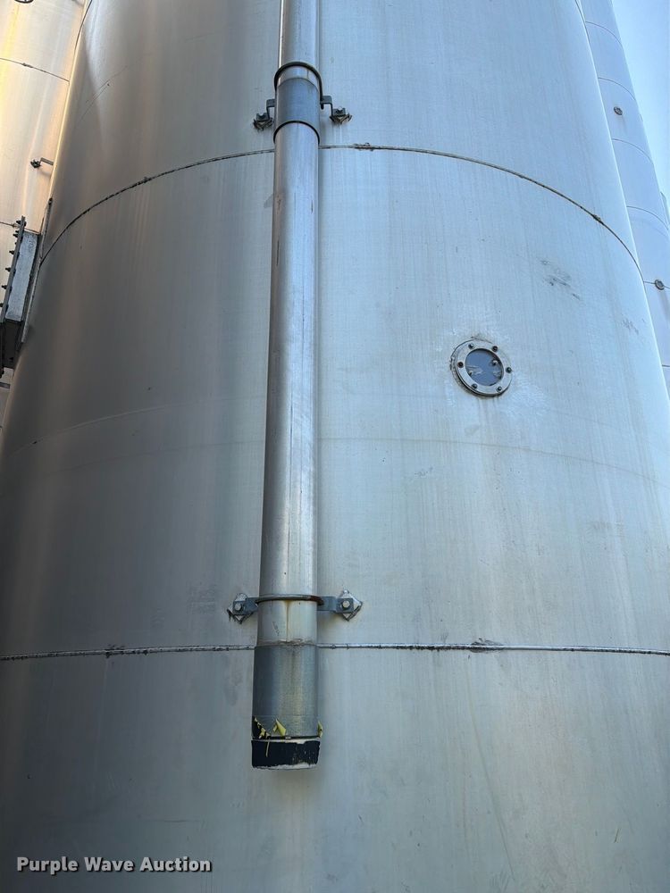 image for item NF9528 (2) Columbian TecTank silos