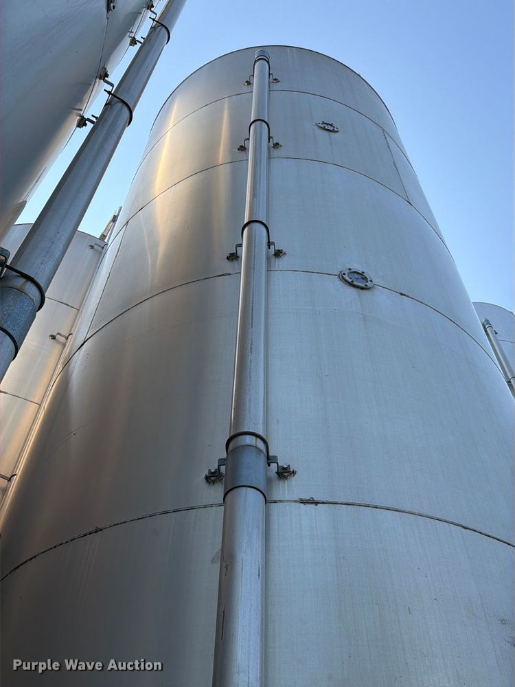 image for item NF9528 (2) Columbian TecTank silos