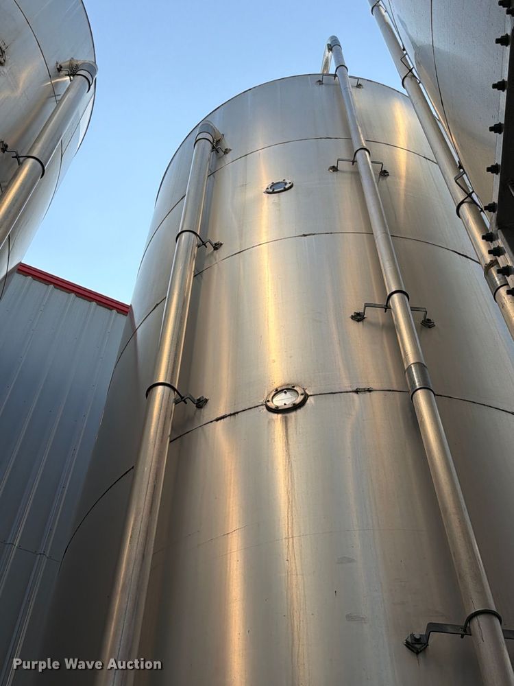 image for item NF9528 (2) Columbian TecTank silos