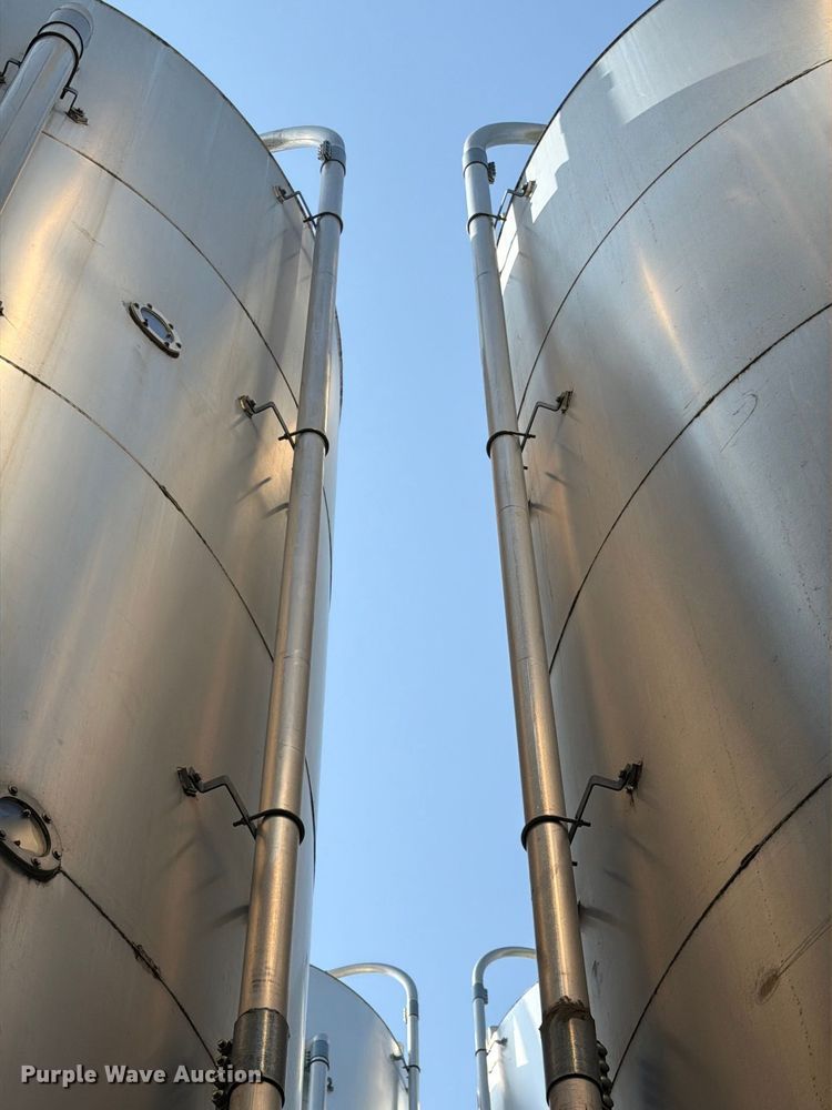image for item NF9528 (2) Columbian TecTank silos