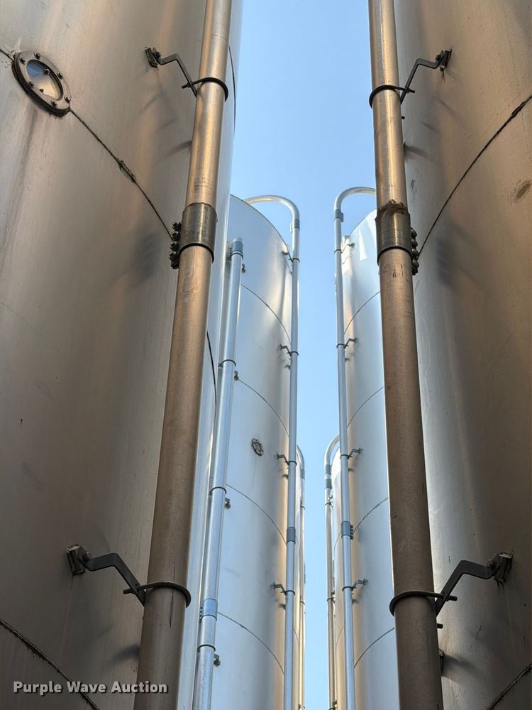 image for item NF9528 (2) Columbian TecTank silos