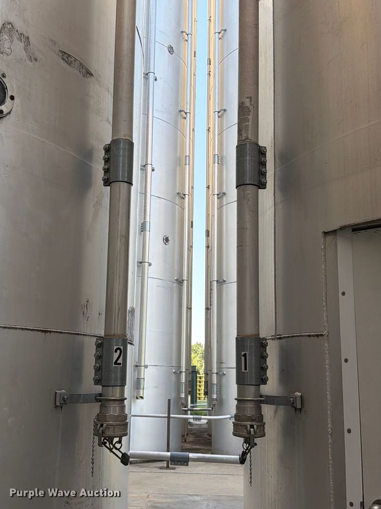 image for item NF9528 (2) Columbian TecTank silos