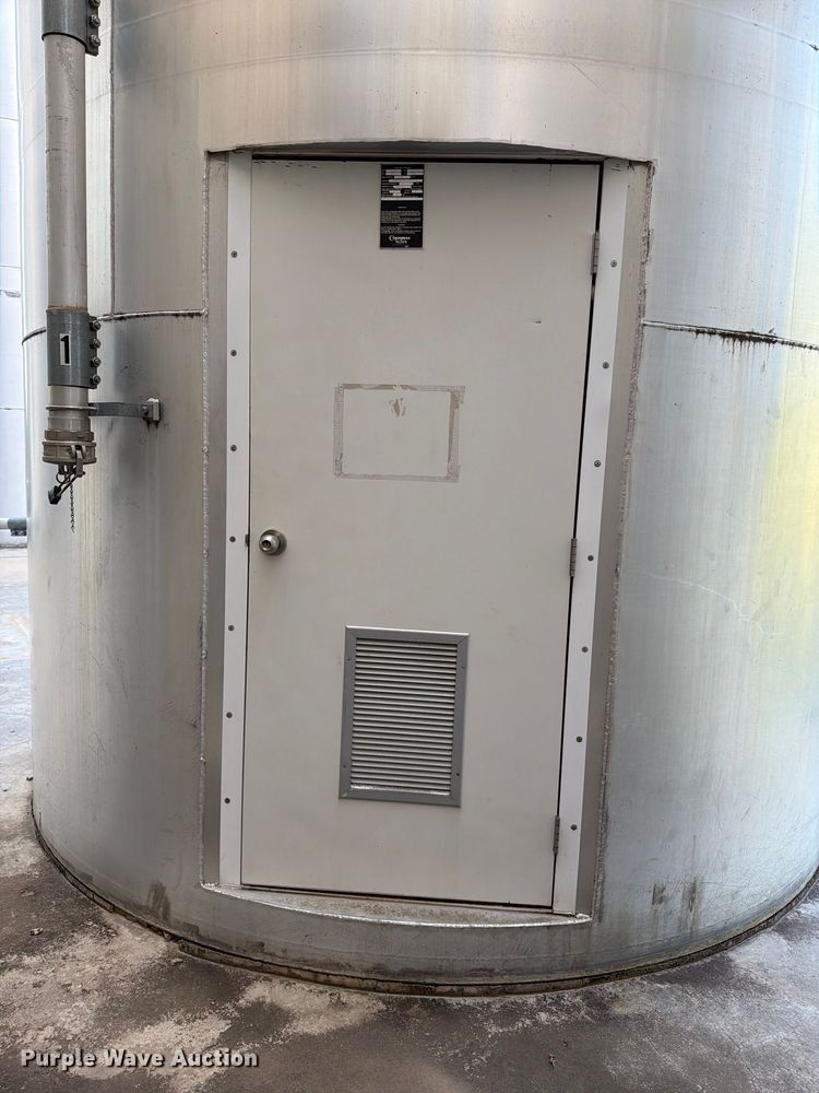image for item NF9528 (2) Columbian TecTank silos