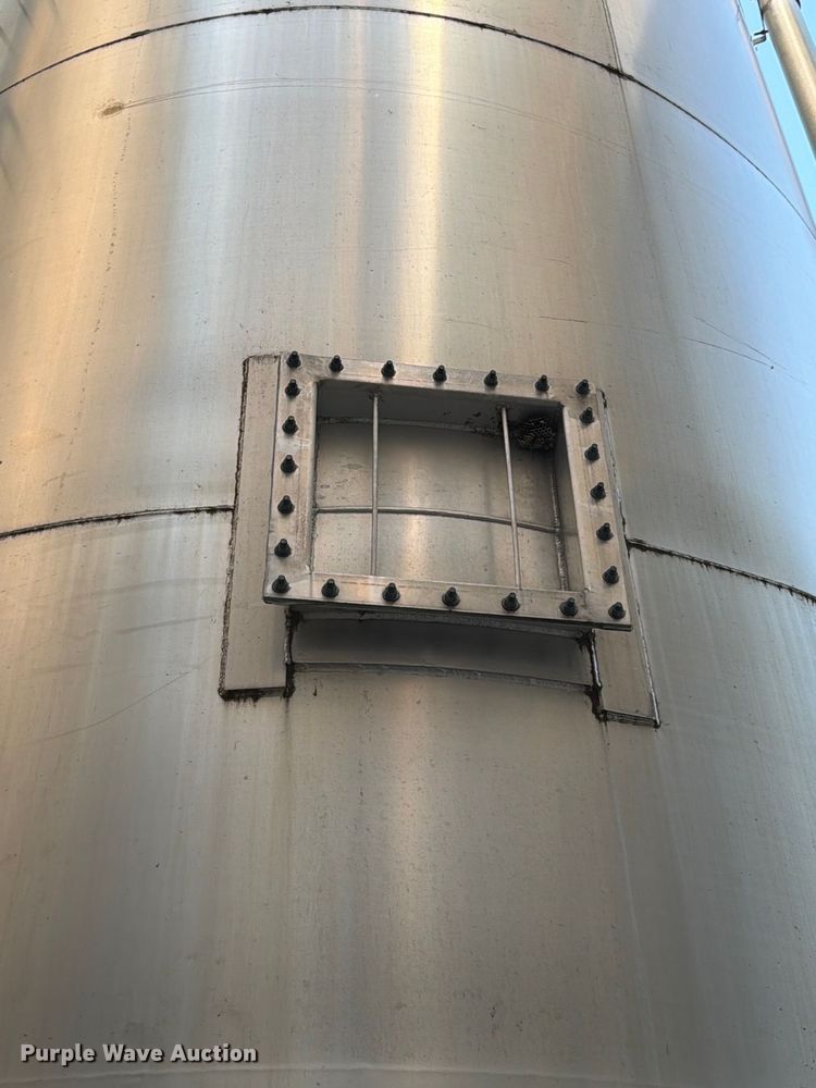 image for item NF9528 (2) Columbian TecTank silos