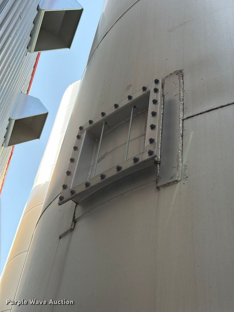 image for item NF9528 (2) Columbian TecTank silos