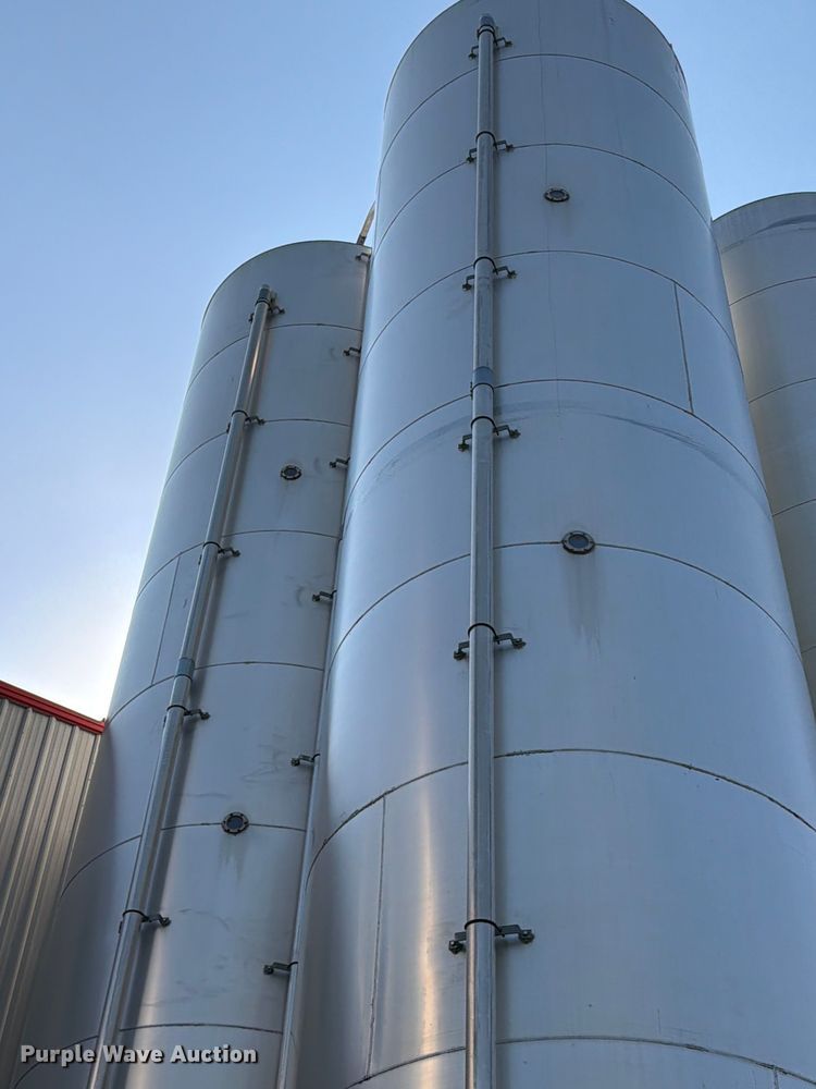 image for item NF9529 (2) CST Storage silos