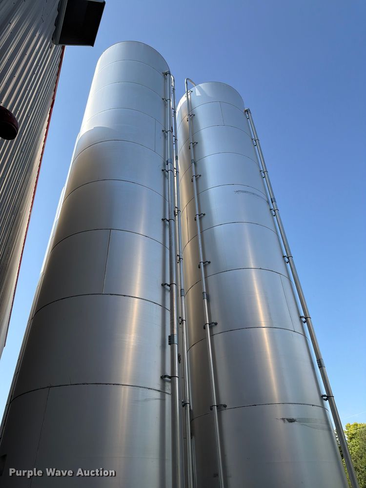 image for item NF9529 (2) CST Storage silos